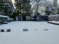 240. Sneeuw achter