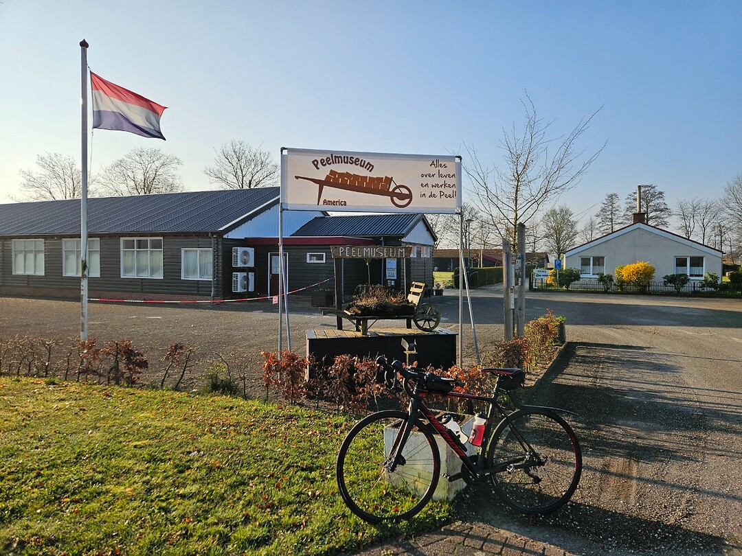 258. Oosten - Peelmuseum America