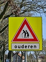 258. Overstekende ouderen