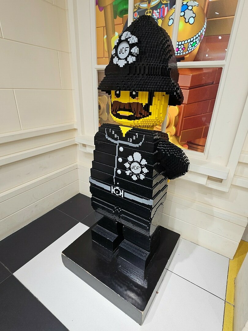 308. Lego store (3)