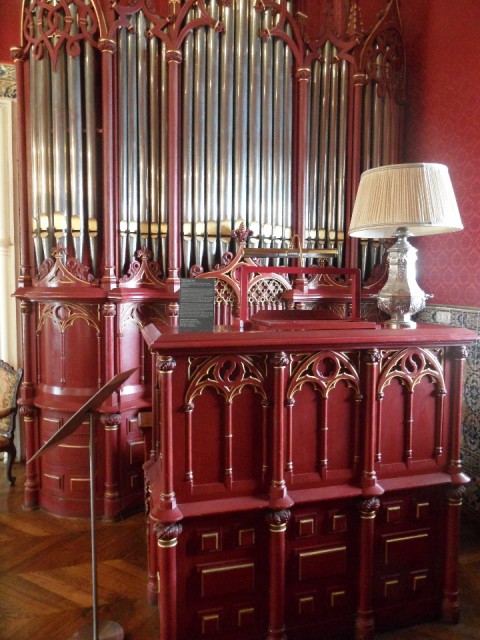 Orgel aan huis (in muziekkamer)
