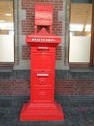 ... tante Pos op perron 2b ...