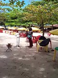 Muzikaal intermezzo op strand va Paraty