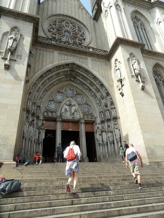 ... ook de kerk in ...