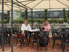 ... onsje geduld in kg-restaurant ...