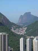 ... stad met favela's ...