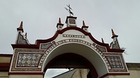 ... de toegangspoort ...