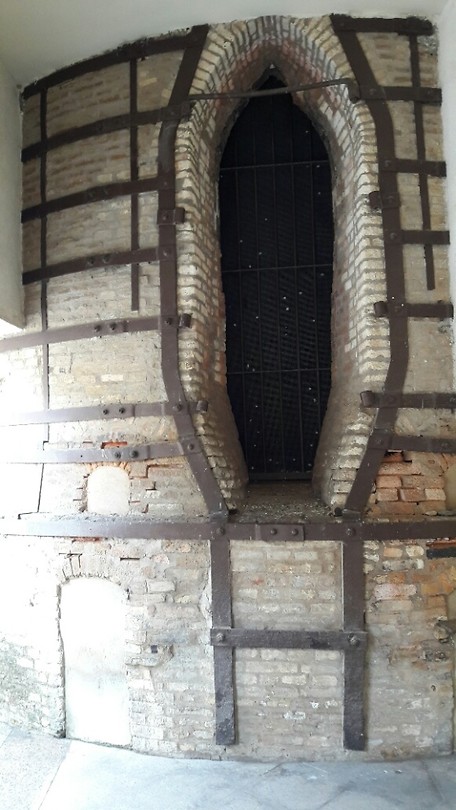 ... keramische ingang ...