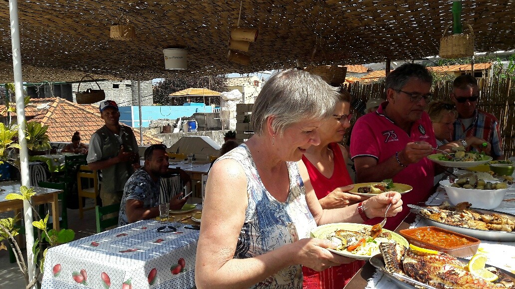 ... aan tafel ...