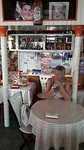 ... Erna overdenkt, in Trumpiaanse gedachten verzonken ...