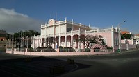 ... roze paleis, dienstdoend als Museum Cesária Évora ...