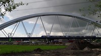 Trein onder hemelboog