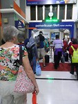 ... naar de trein ...
