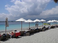 ... Lombok aan de overkant ...