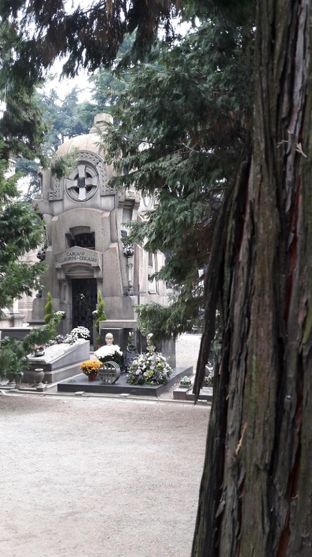 ... tussen levensboom en mausoleum ...
