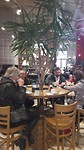 ... tussen de boeken aan de koffie ...