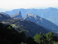 ... langs bergtoppen van 1.500 meter ...