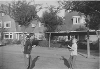 Hans Bertelsen (rechts) leert koppen met Peter Samuel