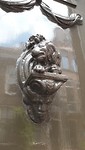 Sculptuur aan muur