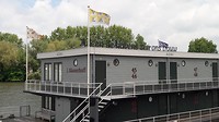 De scheepsdokter c.q. -dichter geëerd