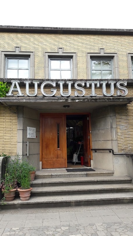 Entree 'Villa Augustus'