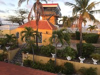 De havenverkeerstoren bij Fort Nassau