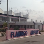 Natuurlijk Flamingo airport, moet wel met al die flamingo’s daar!