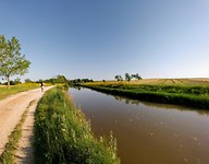 We lopen een tijd langs een canal