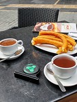 Churros in chocolade dippen