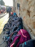 Pelgrims rugzakken parkeerplek