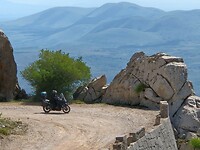 shortcut langs gravelweg over de bergen naar Sibenik