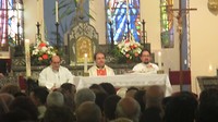 Priesters dienst in kerk Burgos