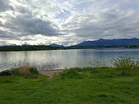 Zicht op de alpen over de Riegsee