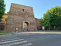 Stadmuur met poort Citta di Castello