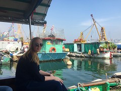 bootje varen in de haven