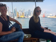 bootje varen in de haven