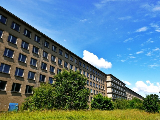 Binz, KdF gebouw in opdracht van Adolf Hitler gebouwd, 4 km lange