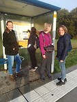 Wachten op de bus naar Schoonloo