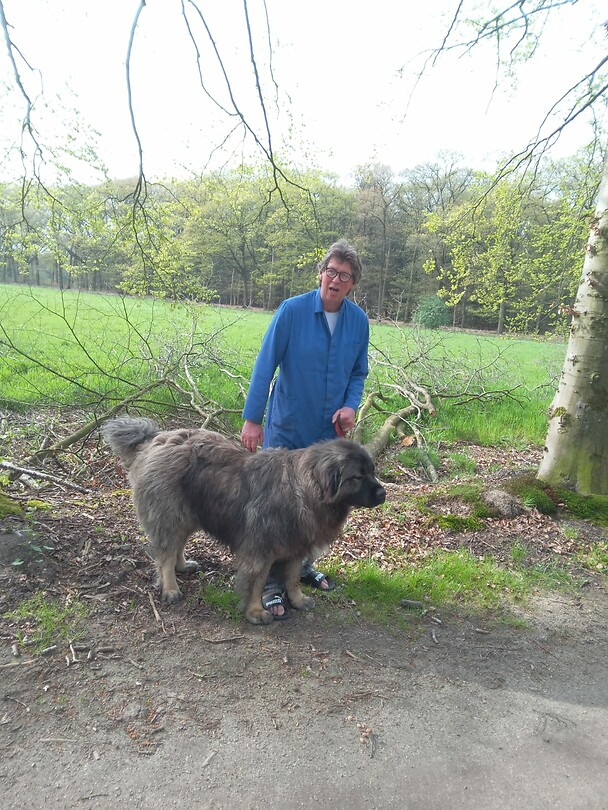 Waakhond, afstand houden aub!