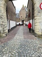 Pietie in de poort