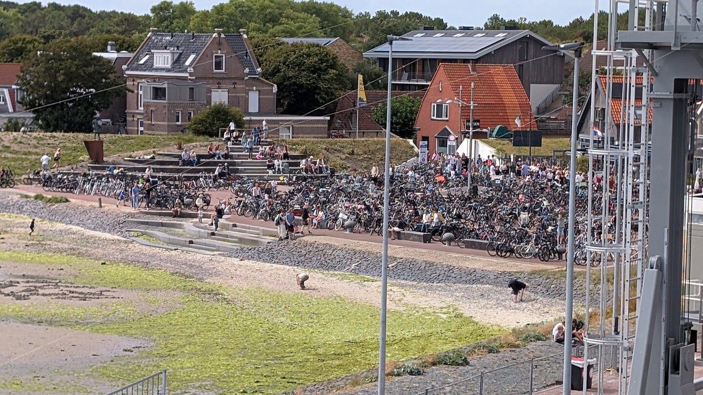 Zoek ons….