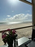 In de zon in strandtent