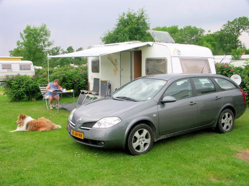 Ruime plek op Ronaes Strand Camping