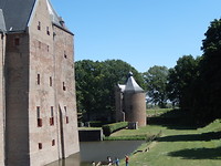 Het kasteel en de kruittoren!