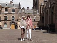 Twee meisjes op het Binnenhof!
