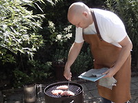 Frankie bezig met onze culinaire verrassing!