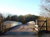 De voetgangersbrug over de N261!