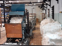 In de fabriek!
