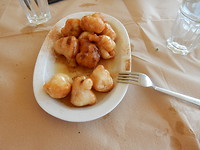 Warme oliebolletjes met honing! Lekker!
