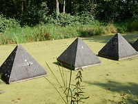 Pyramides in het water!
